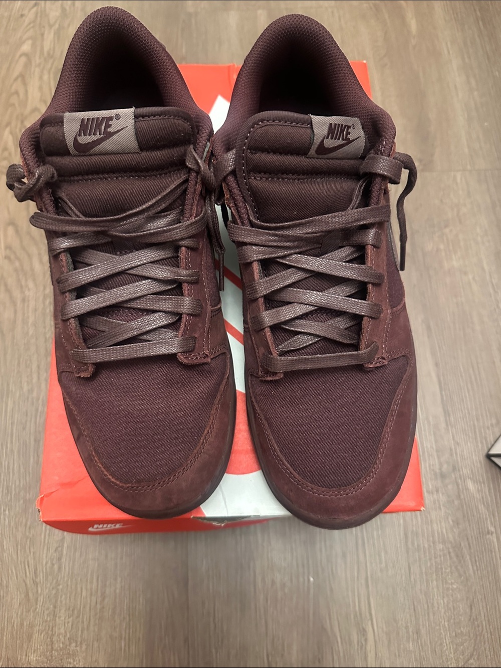 Nike Men's Maroon Low-Top Sneakers